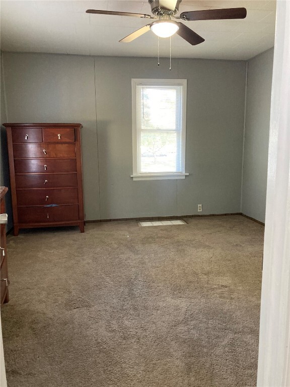 Building Photo - 915 Lindsay Ln