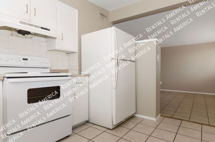 Building Photo - 404 E Yavapai Rd