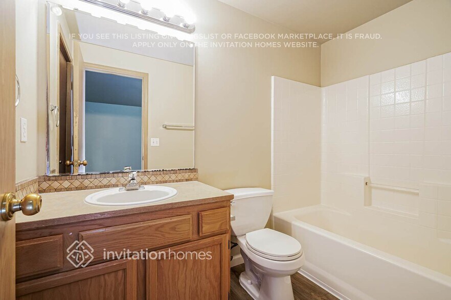 Building Photo - 19318 Valley View Dr