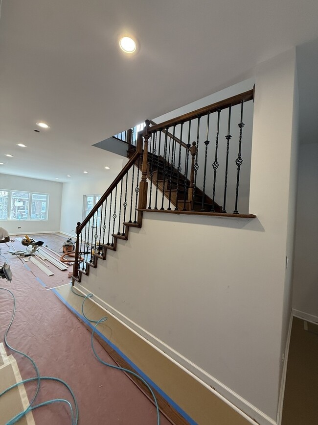 Building Photo - 3842 N Newcastle Ave