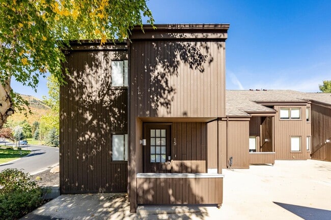 Primary Photo - Luxury Condo Retreat at the base of Park C...