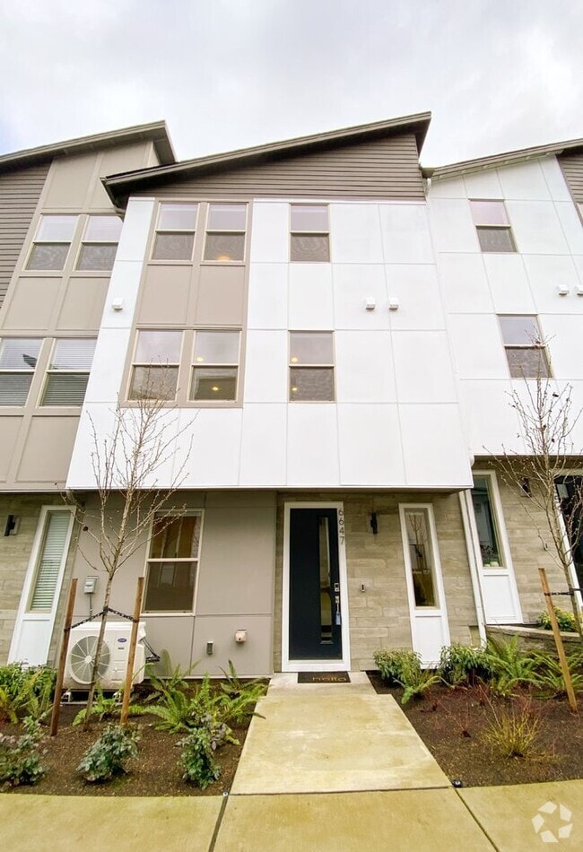 Building Photo - 4bd/3ba Newcastle House