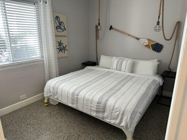 Building Photo - 1258 Beach Rd