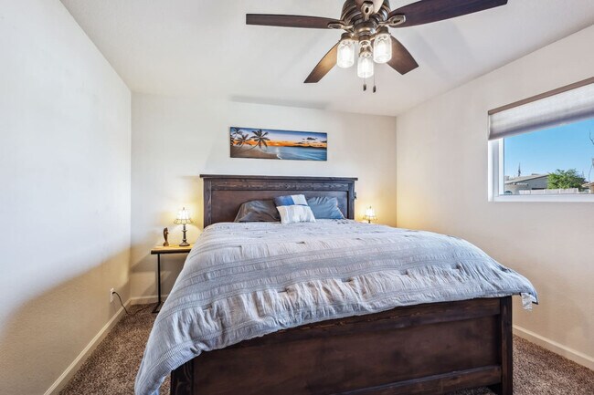 Building Photo - 2261 Sahara Dr