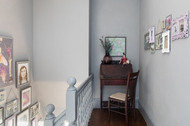 Building Photo - 198 Byron St