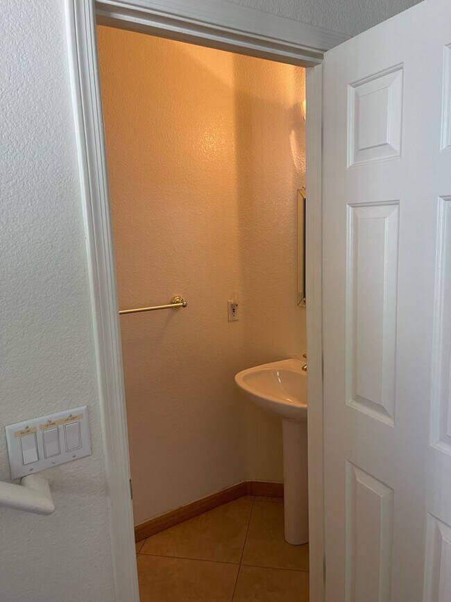Building Photo - 5400 S Hardy Dr