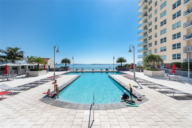 Building Photo - 1155 Brickell Bay Dr