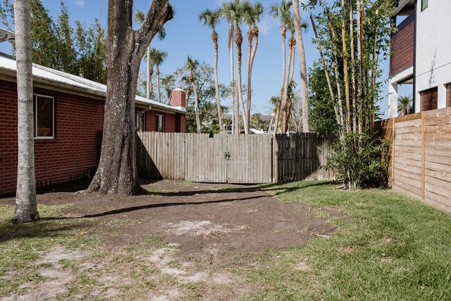 Building Photo - Riverfront Oasis in the City of Tampa!