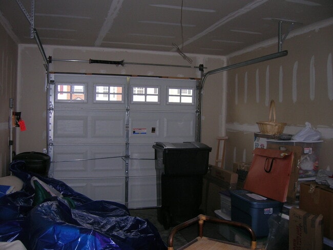 Building Photo - --APPLICATION PENDING CURRENTLY UNAVAILABL...