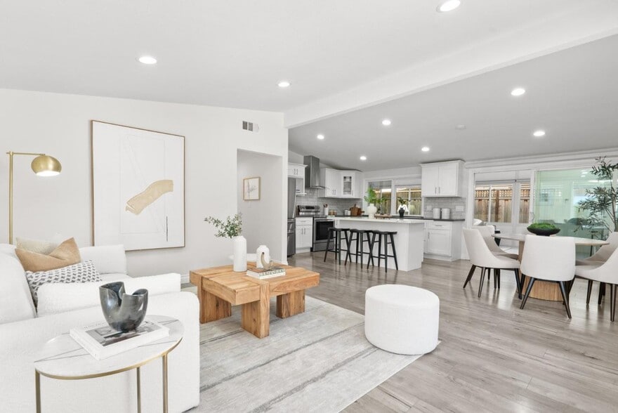 Building Photo - 786 Lakewood Dr