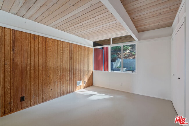 Building Photo - 1404 Oak Grove Dr