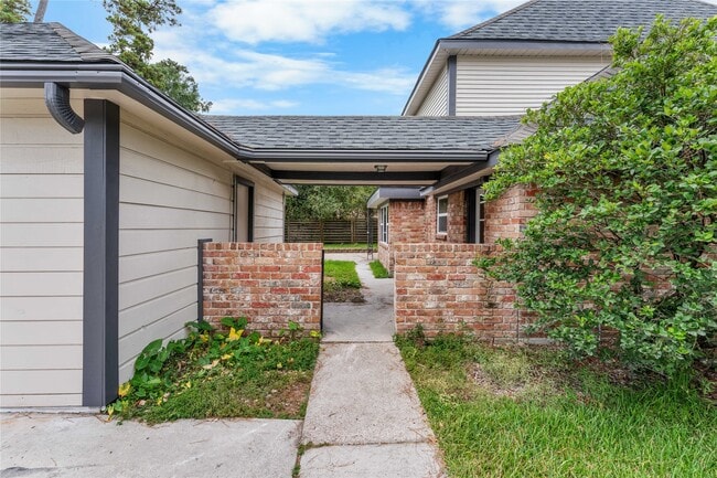Building Photo - 28814 Enchanted Dr