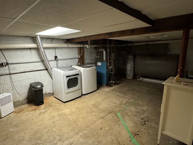 Building Photo - Spacious 4-Bedroom Home Located on a Quiet Street in Manheim Township!