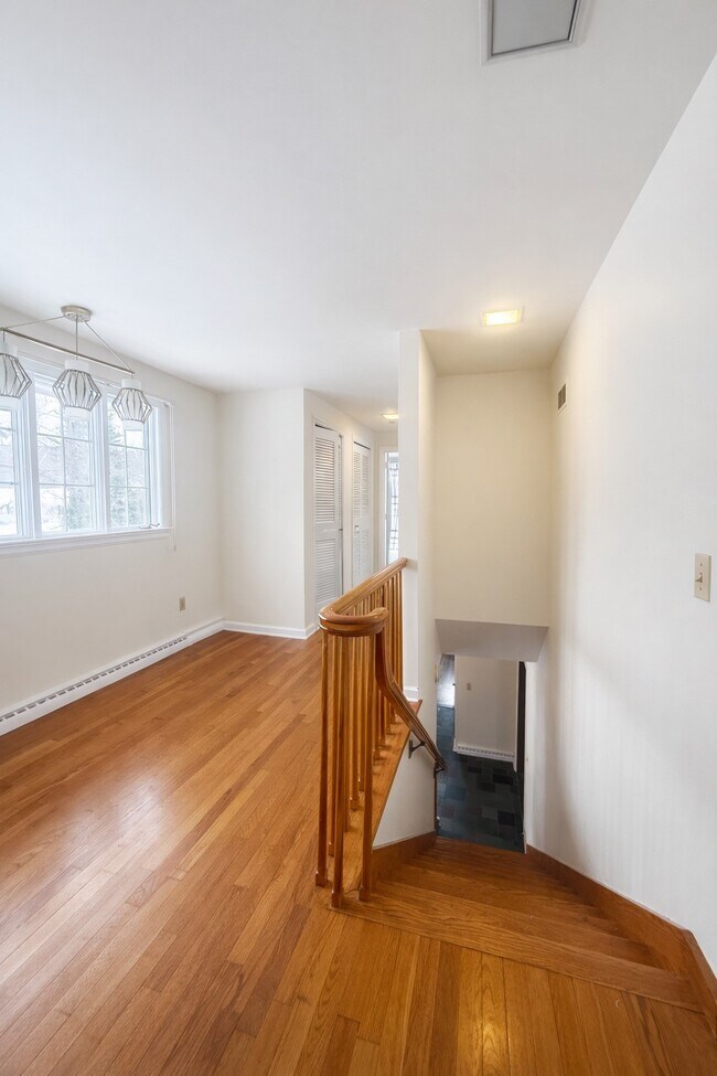 Building Photo - 520 Murray Hill Rd