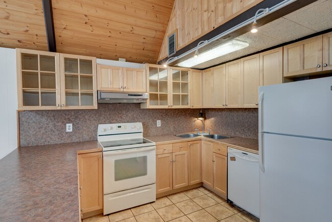 Building Photo - 2 Bedroom + Loft Cottage with Puget Sound ...