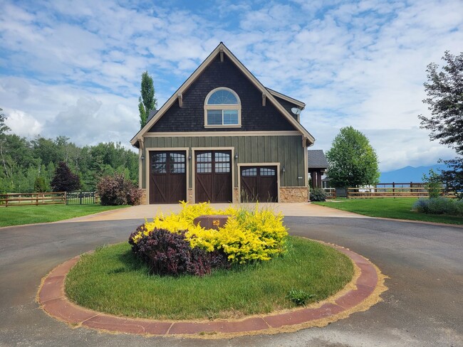 Primary Photo - Kalispell Home with stunning mountain views