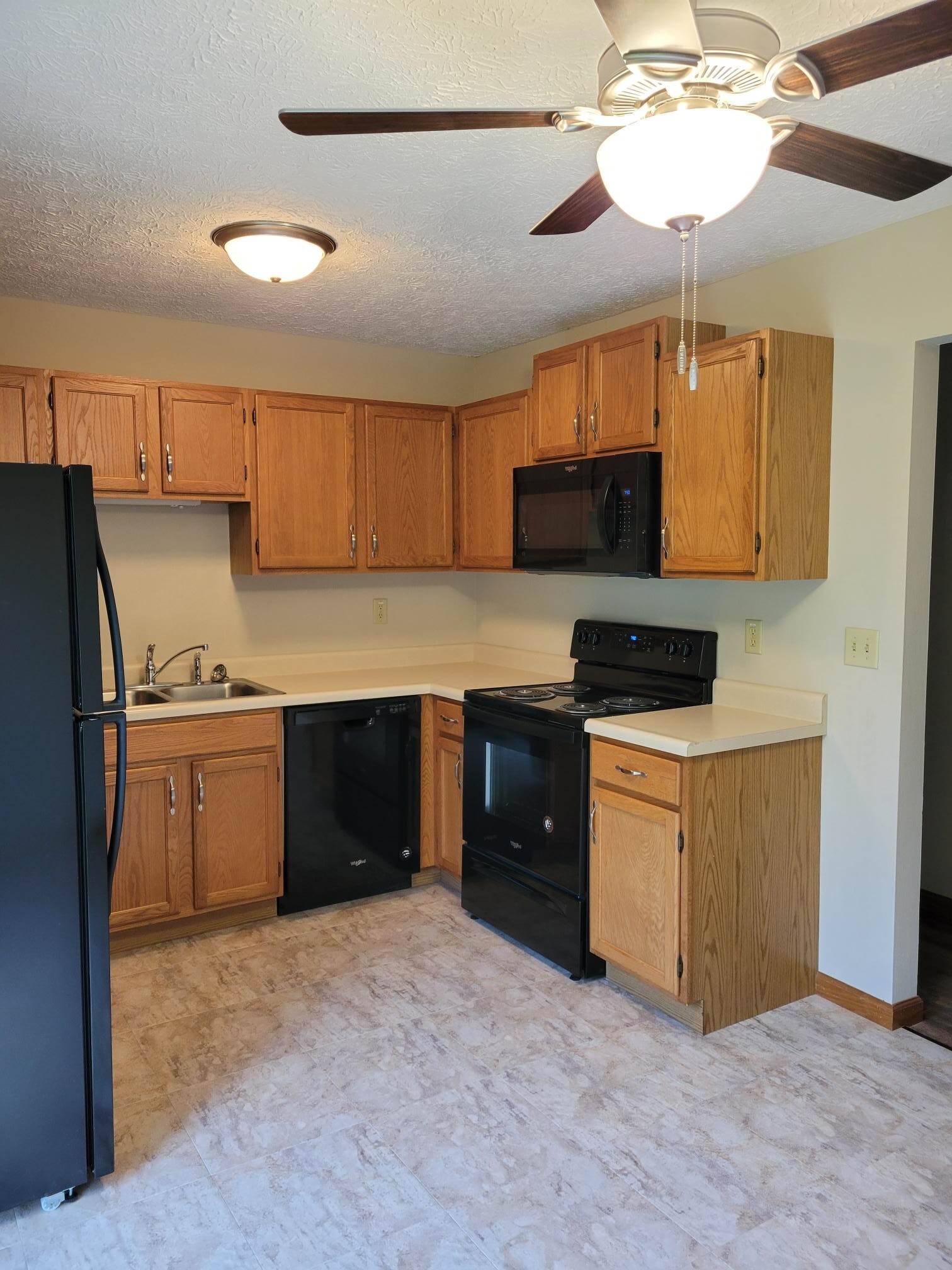 Building Photo - 16 Peartree Ln