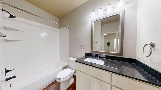 Building Photo - 108 Richards St