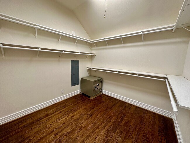 Building Photo - Wonderful newly updated home for rent in t...