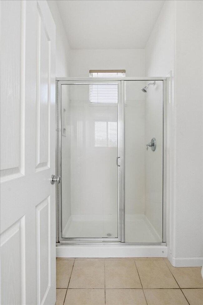 Building Photo - 2803 Crested St