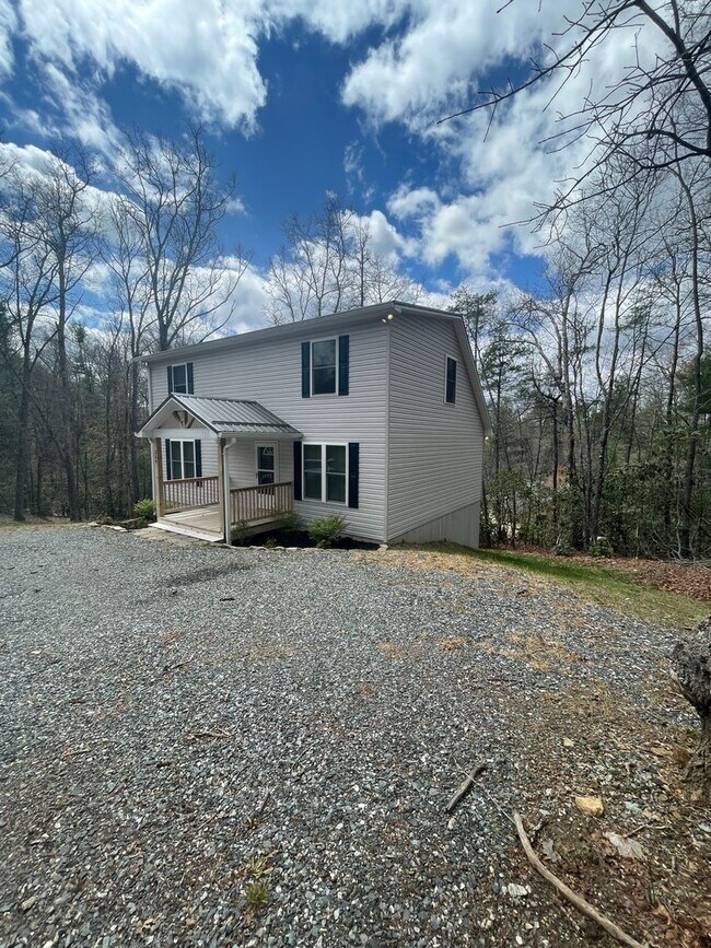 Building Photo - 350 Pinewood Circle