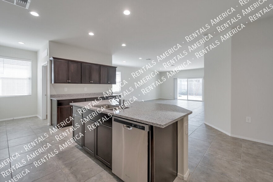 Building Photo - 4655 W Basil Ave