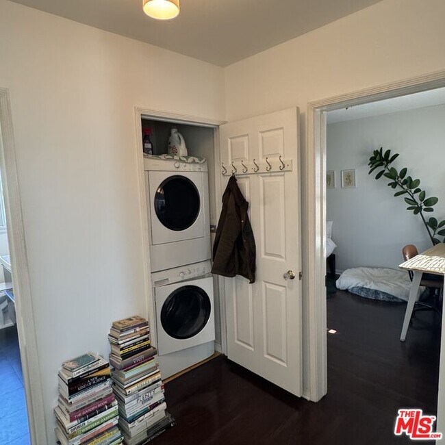 Building Photo - 1228 N Crescent Heights Blvd