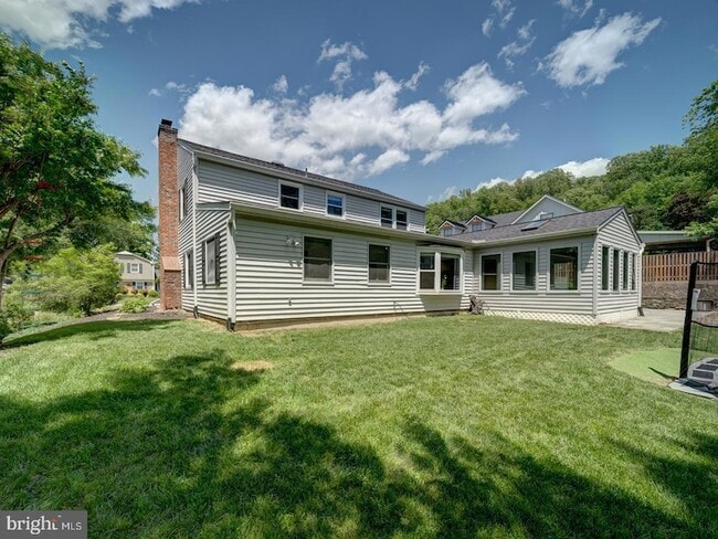 Building Photo - 1782 Shaftsbury Ave