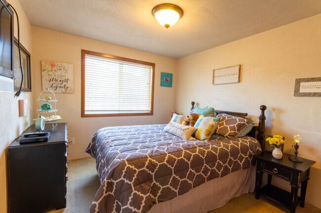 Building Photo - MODERN COMFORT & OPEN LAYOUT 3 BEDROOM SIN...