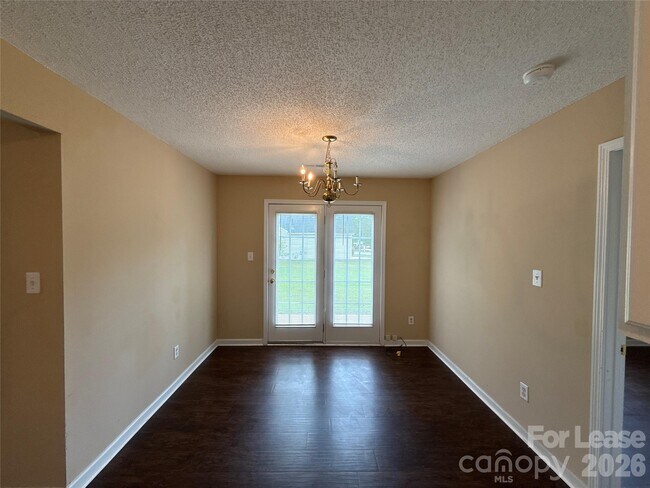 Building Photo - 7037 Breeders Cup Cir