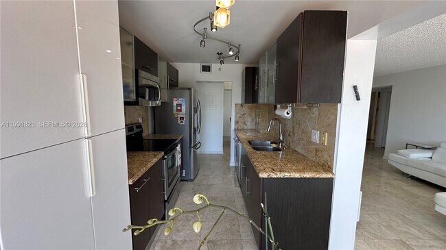 Building Photo - 210 174th St