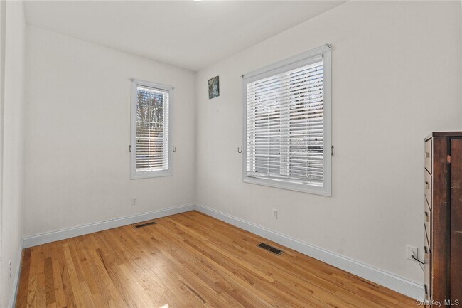 Building Photo - 17 Waring Dr