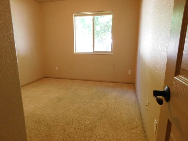 Building Photo - Home in Cottonwood Sub-Division