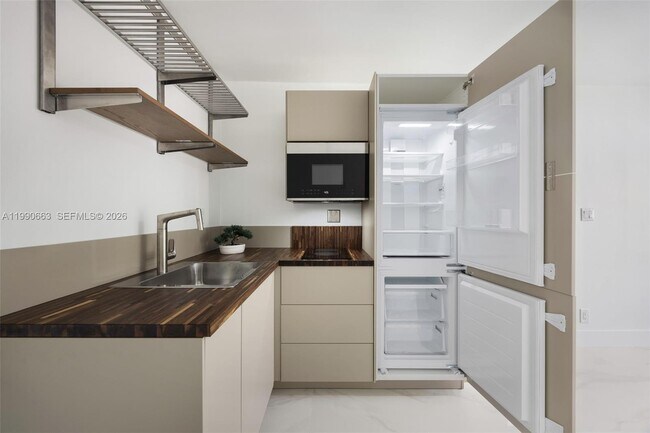 Building Photo - 3640 SW 13th St