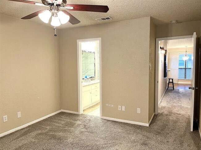 Building Photo - 1304 Harwell Dr