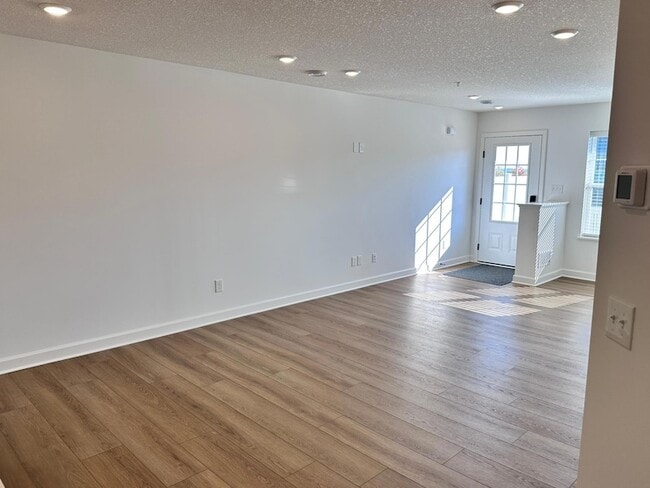 Building Photo - 5277 Long Pointe Pass