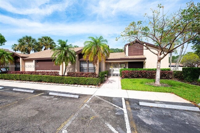 Building Photo - 2676 Carambola Cir N