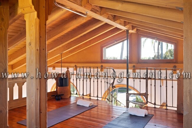 Building Photo - Stunning 5 Bedroom House in Santa Monica