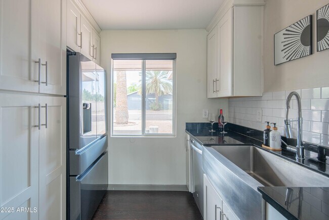 Building Photo - 2101 N 70th Pl