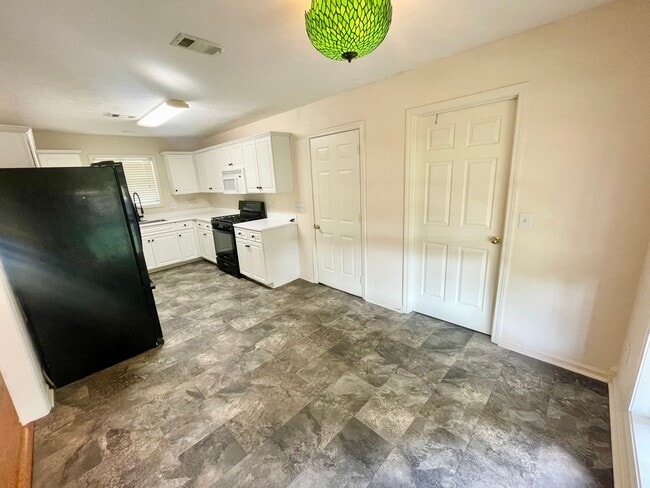 Building Photo - 311 Longleaf Dr