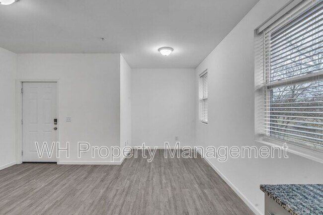 Building Photo - 265 E Old Hickory Blvd