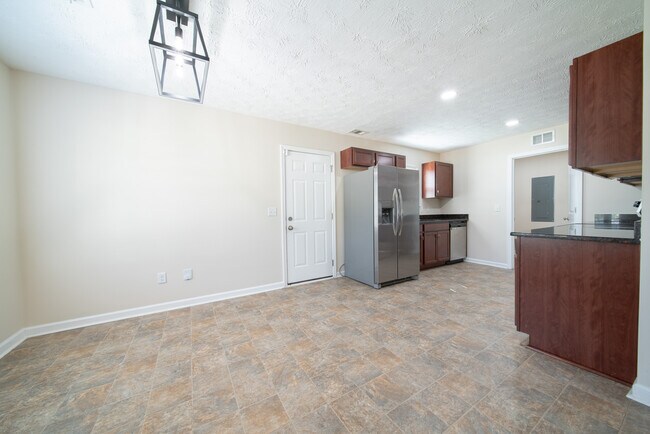 Building Photo - 5788 Sandy View Dr
