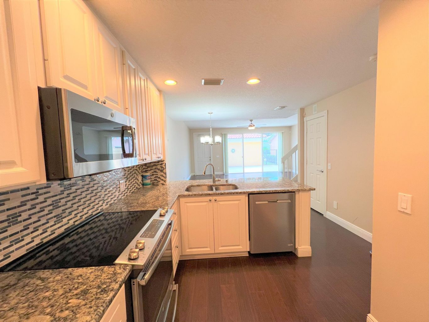 Building Photo - 3368 Greenway Dr