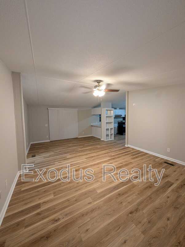 Building Photo - 715 Deer View