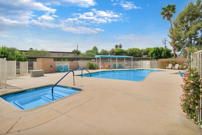 Building Photo - 77845 California Dr