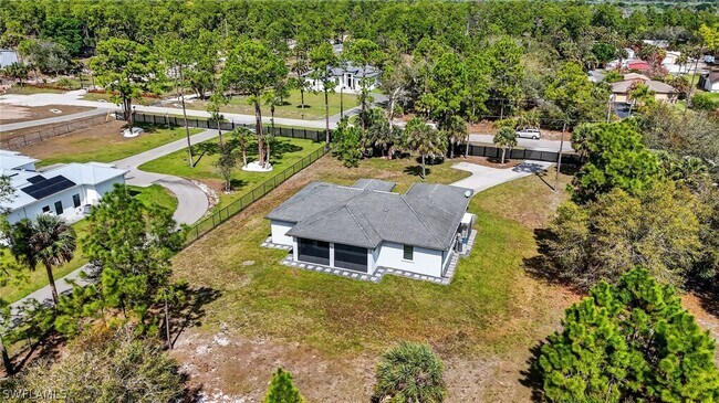 Building Photo - 2326 6th Ave SE