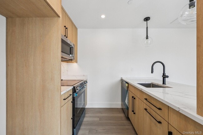 Building Photo - 325 Manville Rd