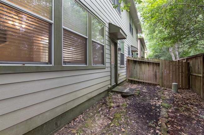 Building Photo - 215 N Burberry Park Cir