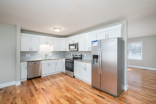 Building Photo - Remarkably Renovated Ranch in the Heart of Maiden!