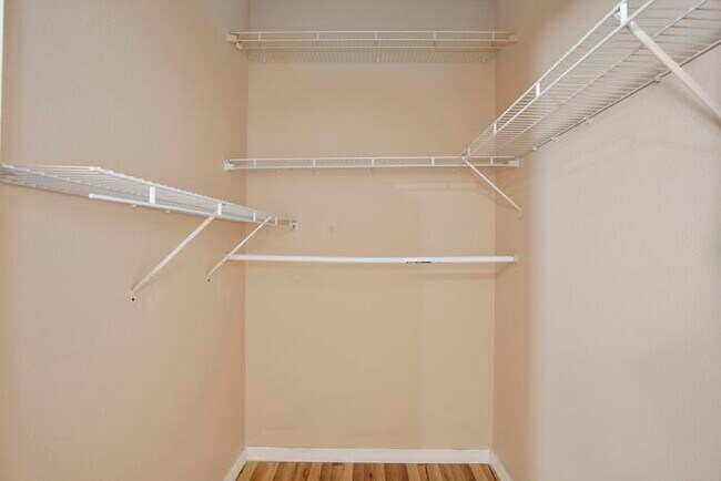 Building Photo - Spacious 4/2 Home with a Large Fenced Backyard and a 2 Car Garage Located in Buena Ventura Lakes ...